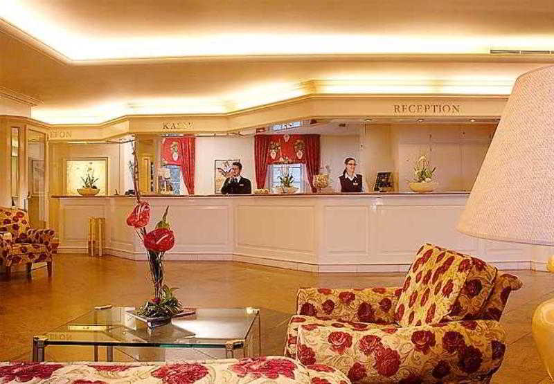 Отель Courtyard By Marriott Hamburg Airport Интерьер фото