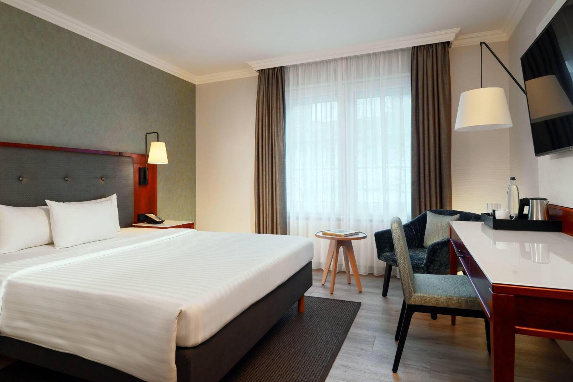 Отель Courtyard By Marriott Hamburg Airport Экстерьер фото