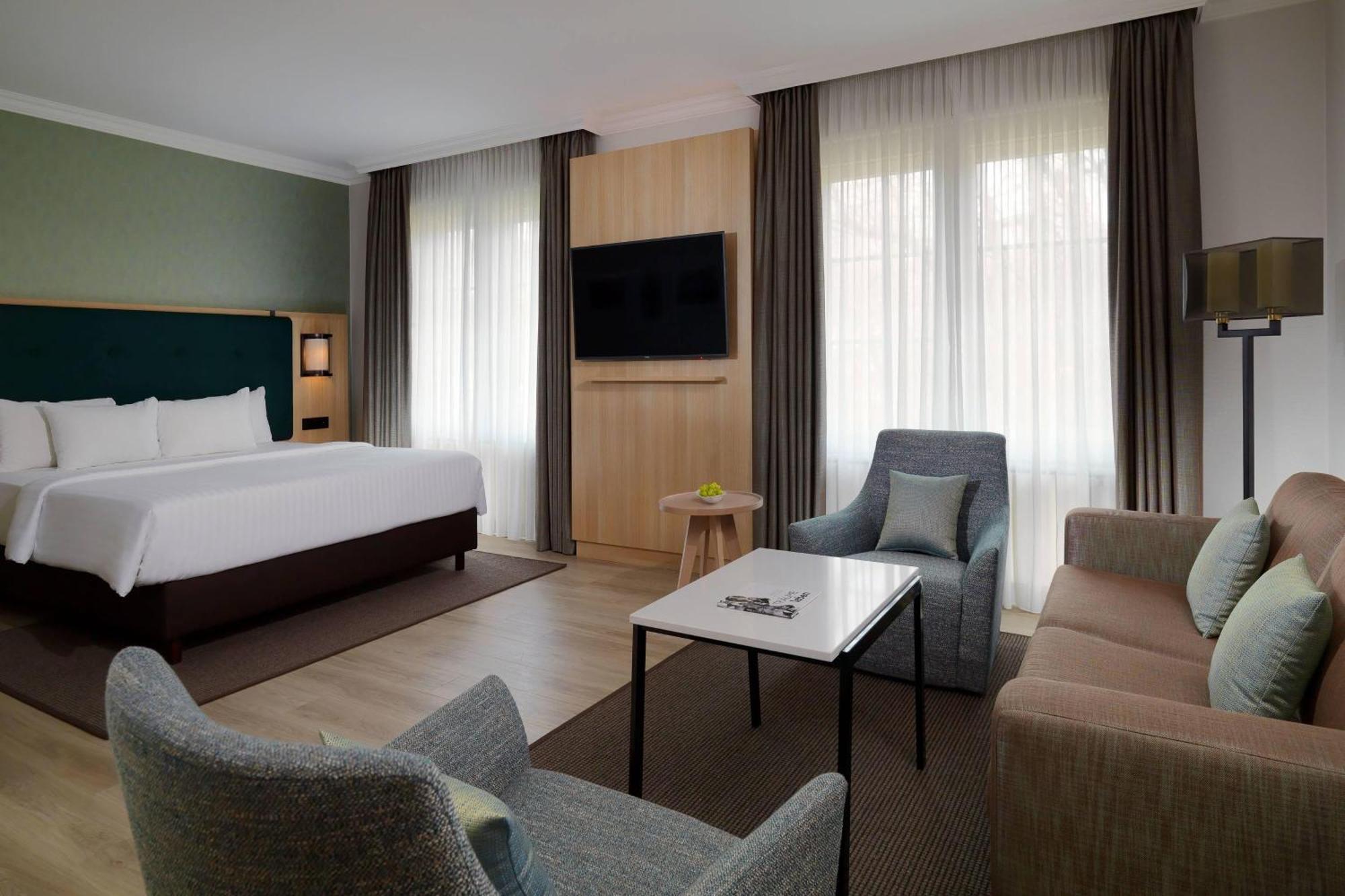Отель Courtyard By Marriott Hamburg Airport Экстерьер фото